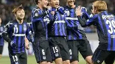 《焦点对决引热议：埃迪-豪力挺点球判罚，对方后卫失位引公愤！》