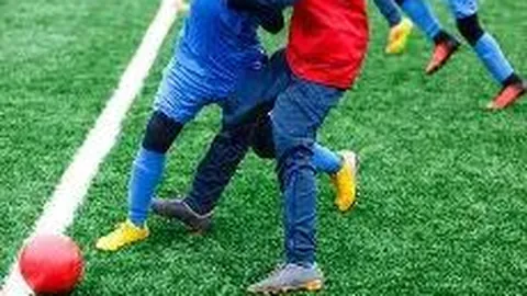 《边后卫中的防守明星：奥赖利力挽狂澜，完美封锁萨拉赫》